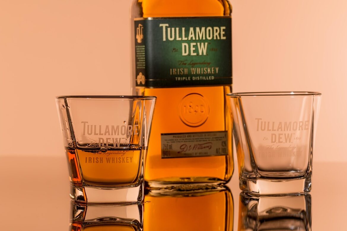 irish whiskey, alcohol, glasses, liquor, beverage, drink, whiskey, bar, alcoholic, shot, bottle, liquid, celebration, booze, tullamore dew, irish whiskey, alcohol, alcohol, alcohol, alcohol, alcohol, liquor, liquor, whiskey, whiskey, whiskey, whiskey, bar, bar, bar